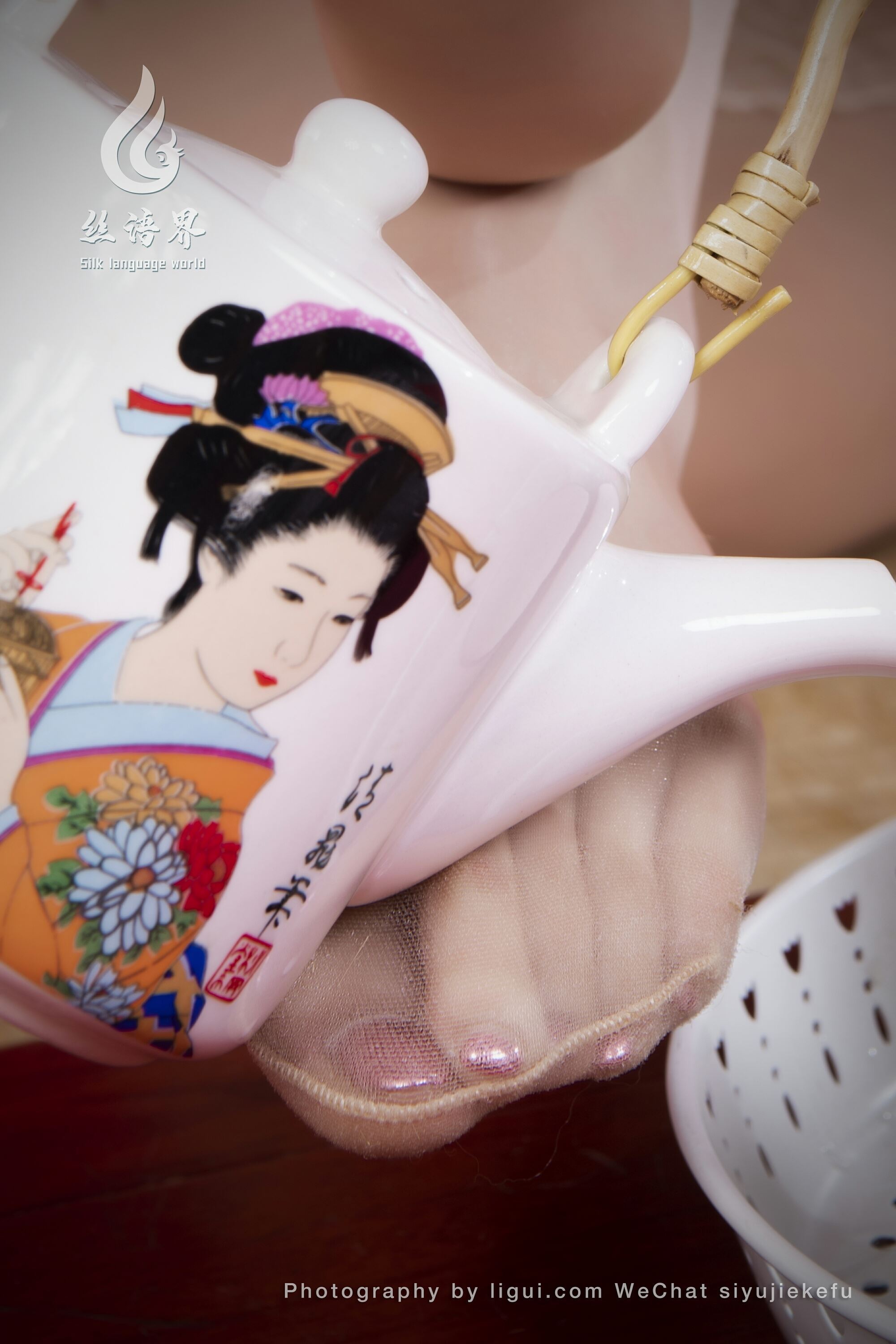 Ligui丽柜  丝语界合作 2022.12.01 《好想沦陷》团子